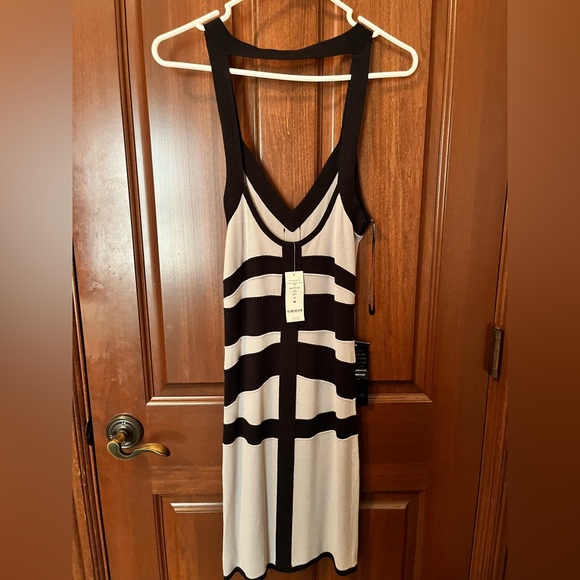 Glamazon 70S black and light grey fitted dress, size medium, brand new - Picture 4 of 5